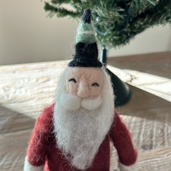 Wool Felt Santa with Black Hat & Package - Picture 6 of 10